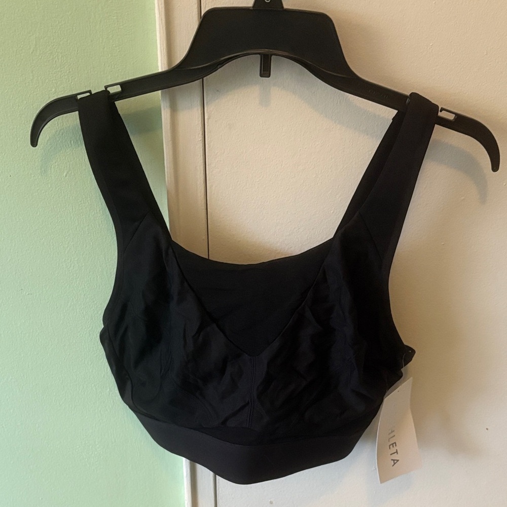 NWT Athleta invincible sports bra, size 38DD